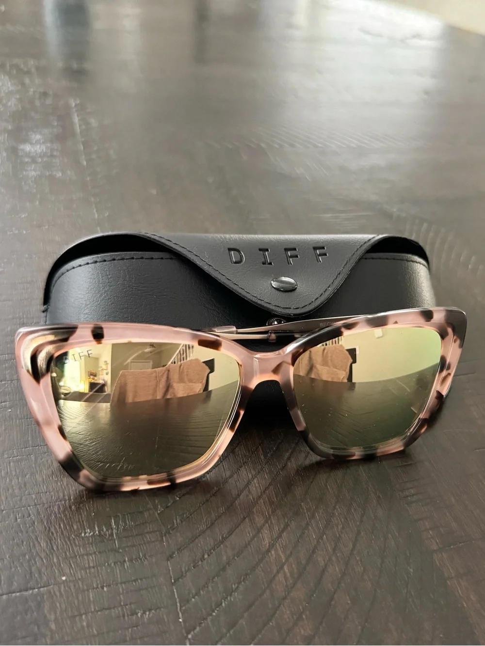 Diff Becky II Eyewear Pink Tortoise Sunglasses with Gold Mirrors